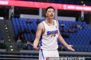 翟晓川:我们打球的人多 都要清楚自己的定位 在季后赛尽量少犯错配图
